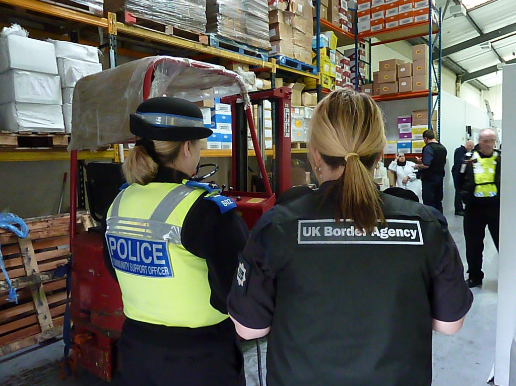 Thực Trạng Hàng Bị Hải Quan UK Tạm Giữ: Cơ Chế Và Hậu Quả