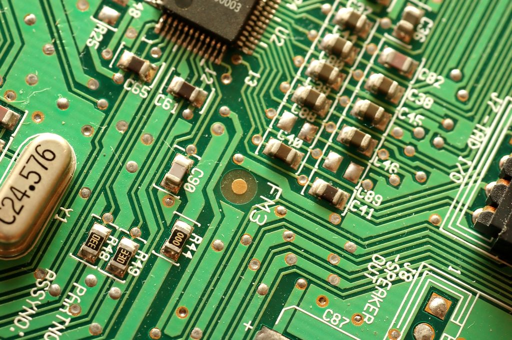Chi phí nhập khẩu chip bán dẫn và vi mạch điện tử gồm những khoản nào?